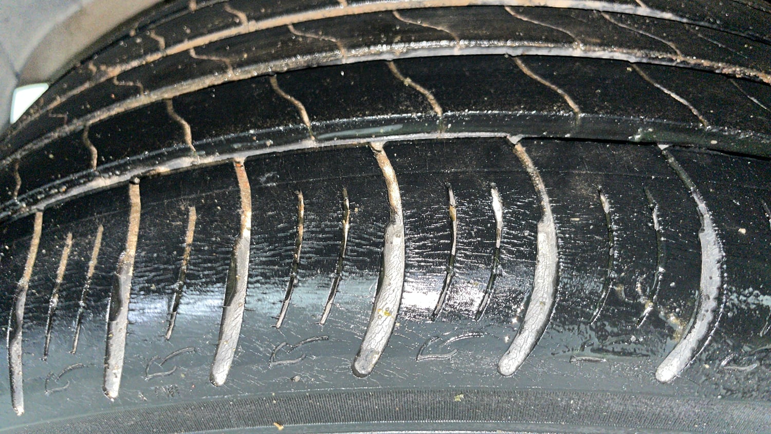 Used 2021 Mahindra XUV 300 W8 1.2 Petrol Petrol Manual tyres RIGHT REAR TYRE TREAD VIEW