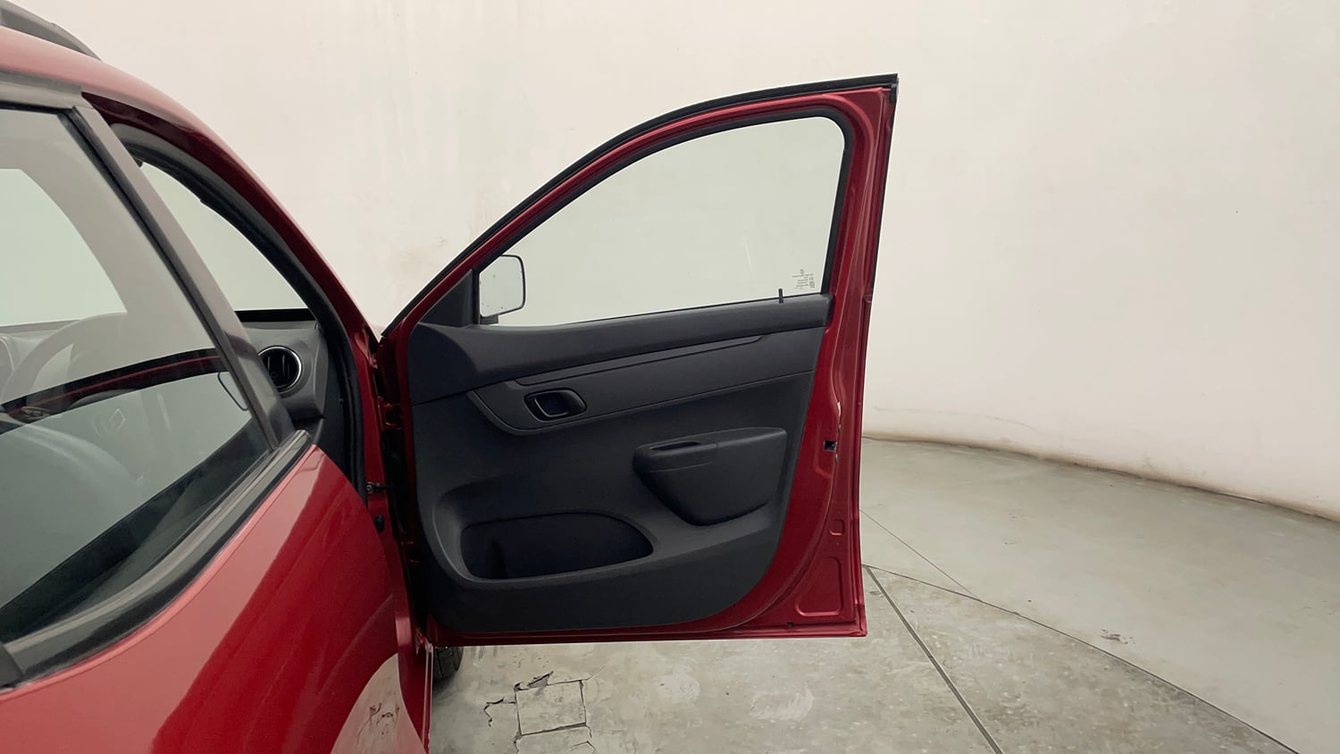 Used 2015 Renault Kwid RXT Petrol Manual interior RIGHT FRONT DOOR OPEN VIEW