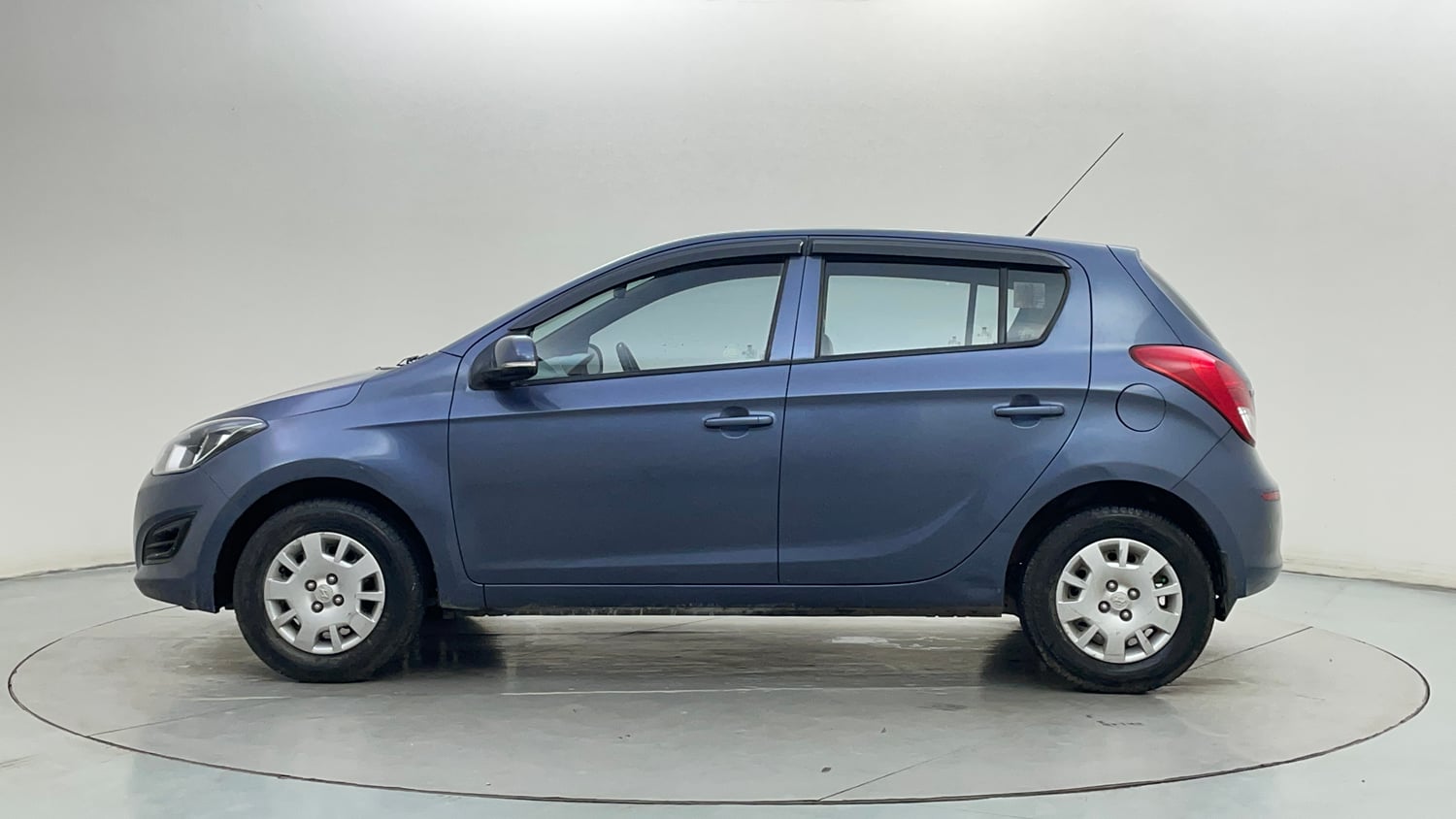 Used 2013 Hyundai i20 Magna (O) 1.2 Petrol Manual exterior LEFT SIDE VIEW