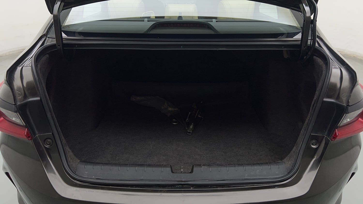 Used 2022 Honda City ZX CVT Petrol Petrol Automatic interior DICKY INSIDE VIEW
