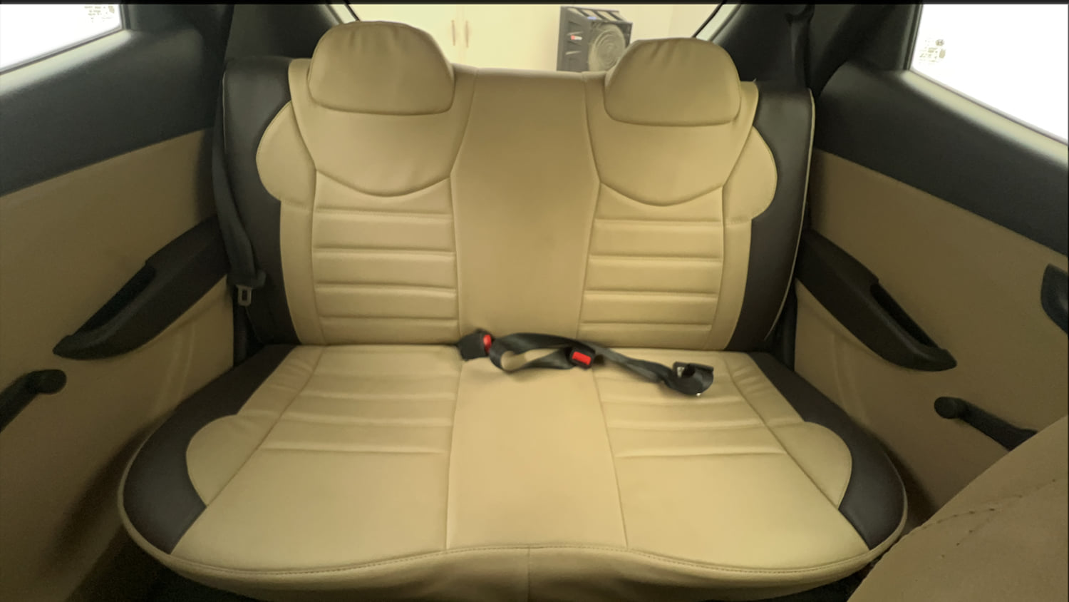 Used 2017 Hyundai Eon Magna + Petrol Manual interior REAR SEAT CONDITION VIEW