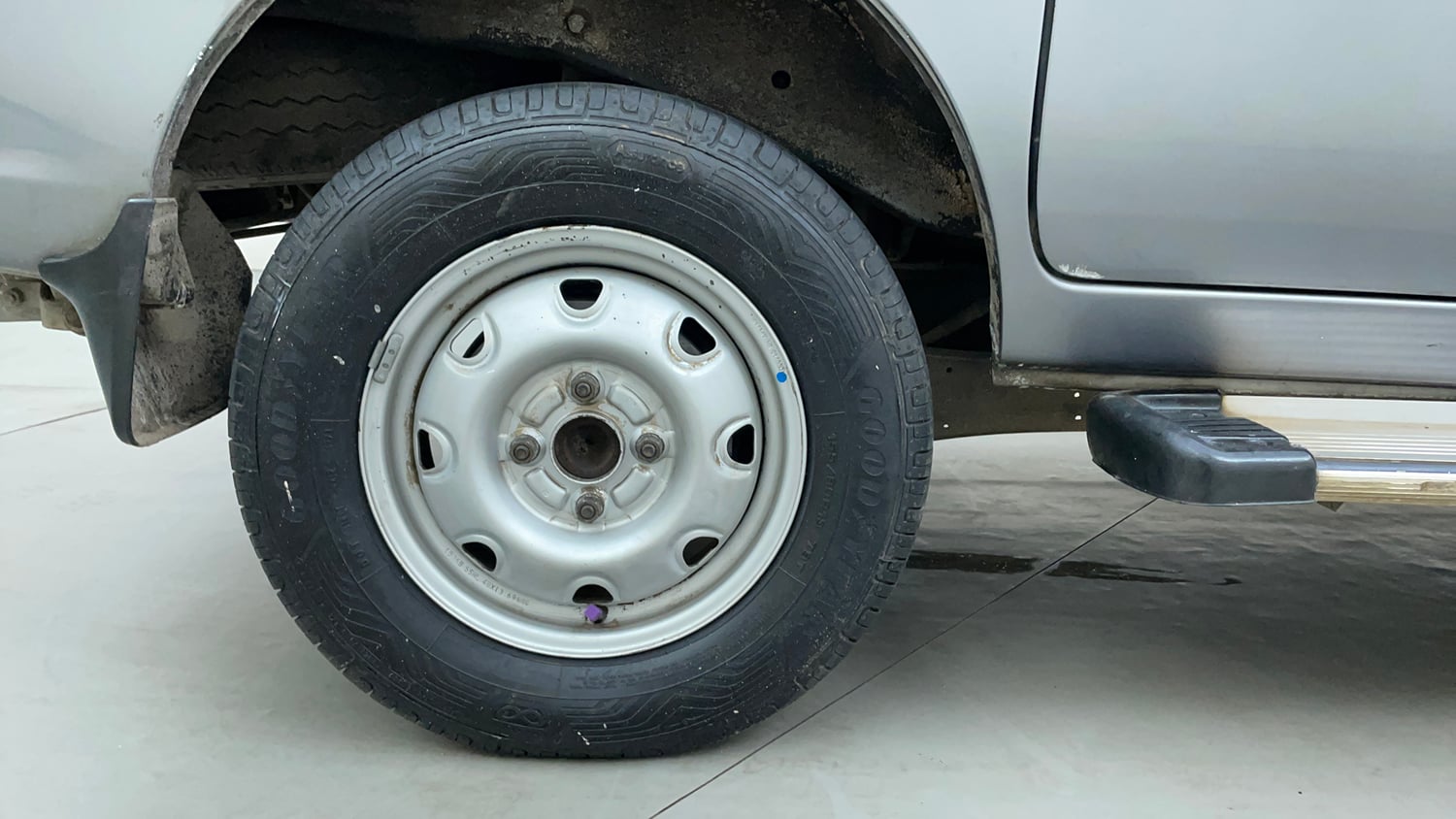 Used 2015 Maruti Suzuki Eeco 5 STR WITH A/C+HTR Petrol Manual tyres RIGHT REAR TYRE RIM VIEW