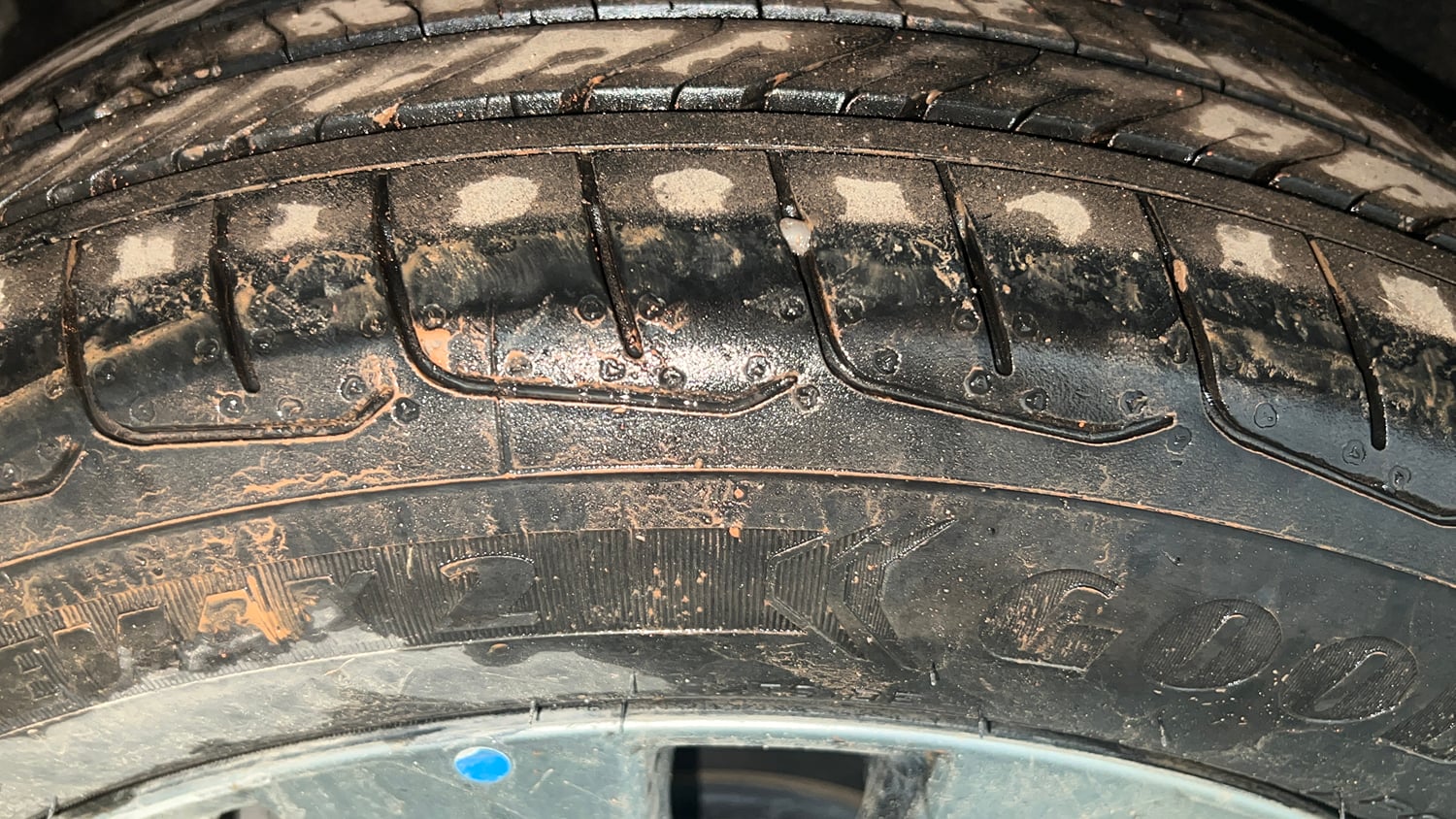 Used 2024 Toyota Innova Hycross ZX Hybrid 7 STR Hybrid Automatic tyres RIGHT REAR TYRE TREAD VIEW