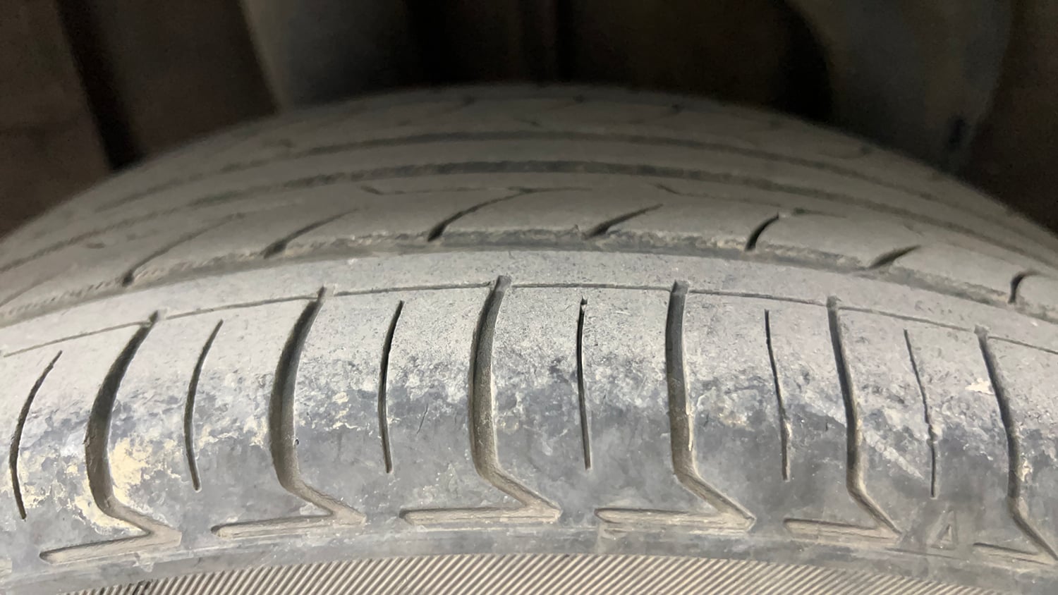 Used 2022 Nissan Magnite XV Executive Petrol Manual tyres RIGHT REAR TYRE TREAD VIEW