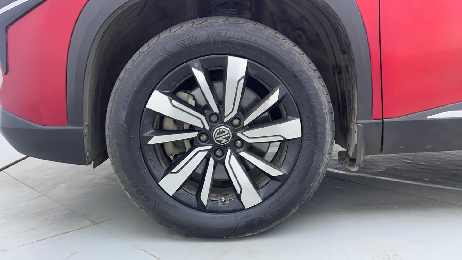 Used 2020 MG Motors Hector Sharp 1.5 DCT Petrol Petrol Automatic tyres LEFT FRONT TYRE RIM VIEW