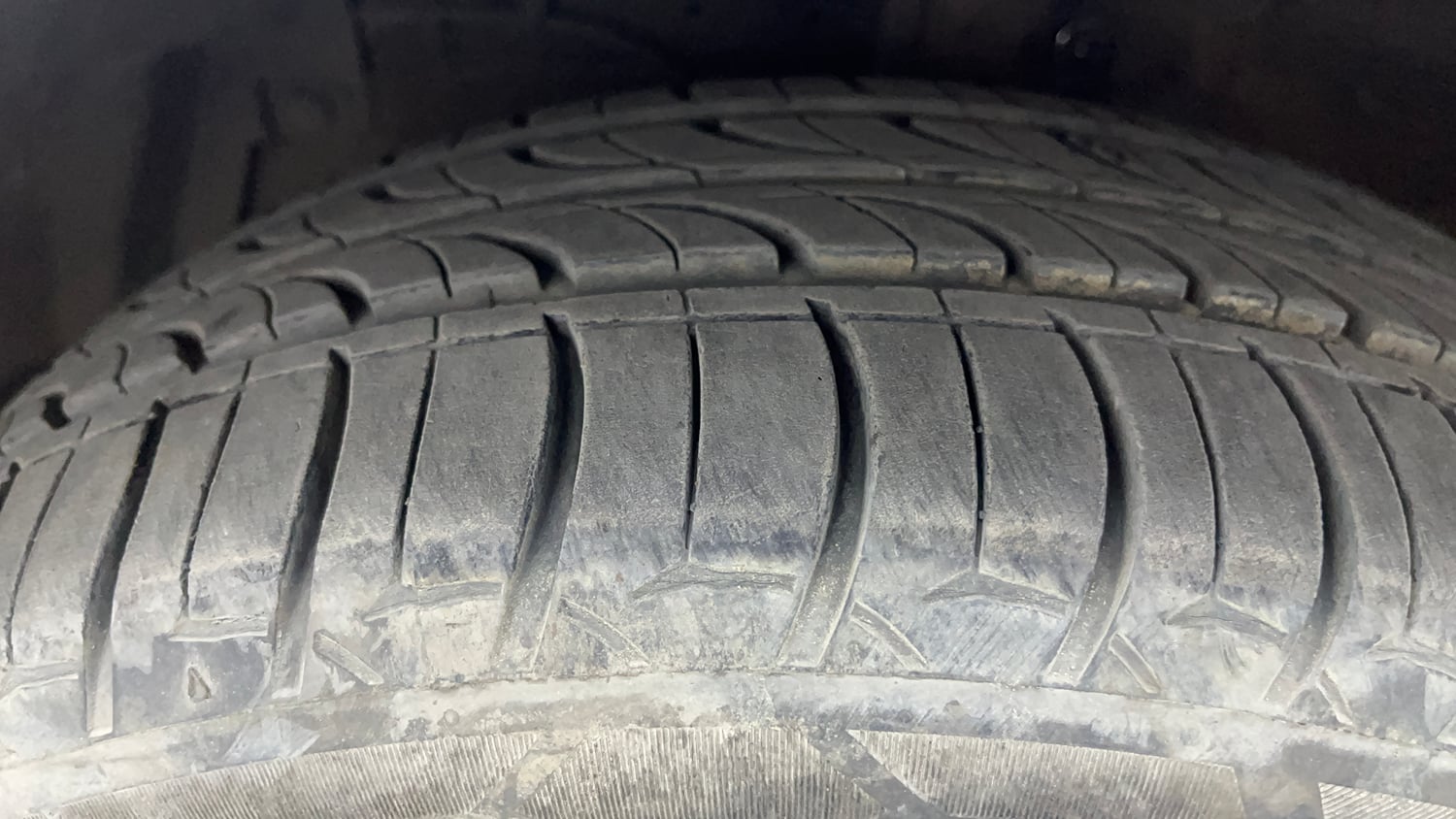 Used 2020 Maruti Suzuki Ciaz Alpha Hybrid 1.5 AT Petrol Automatic tyres LEFT FRONT TYRE TREAD VIEW