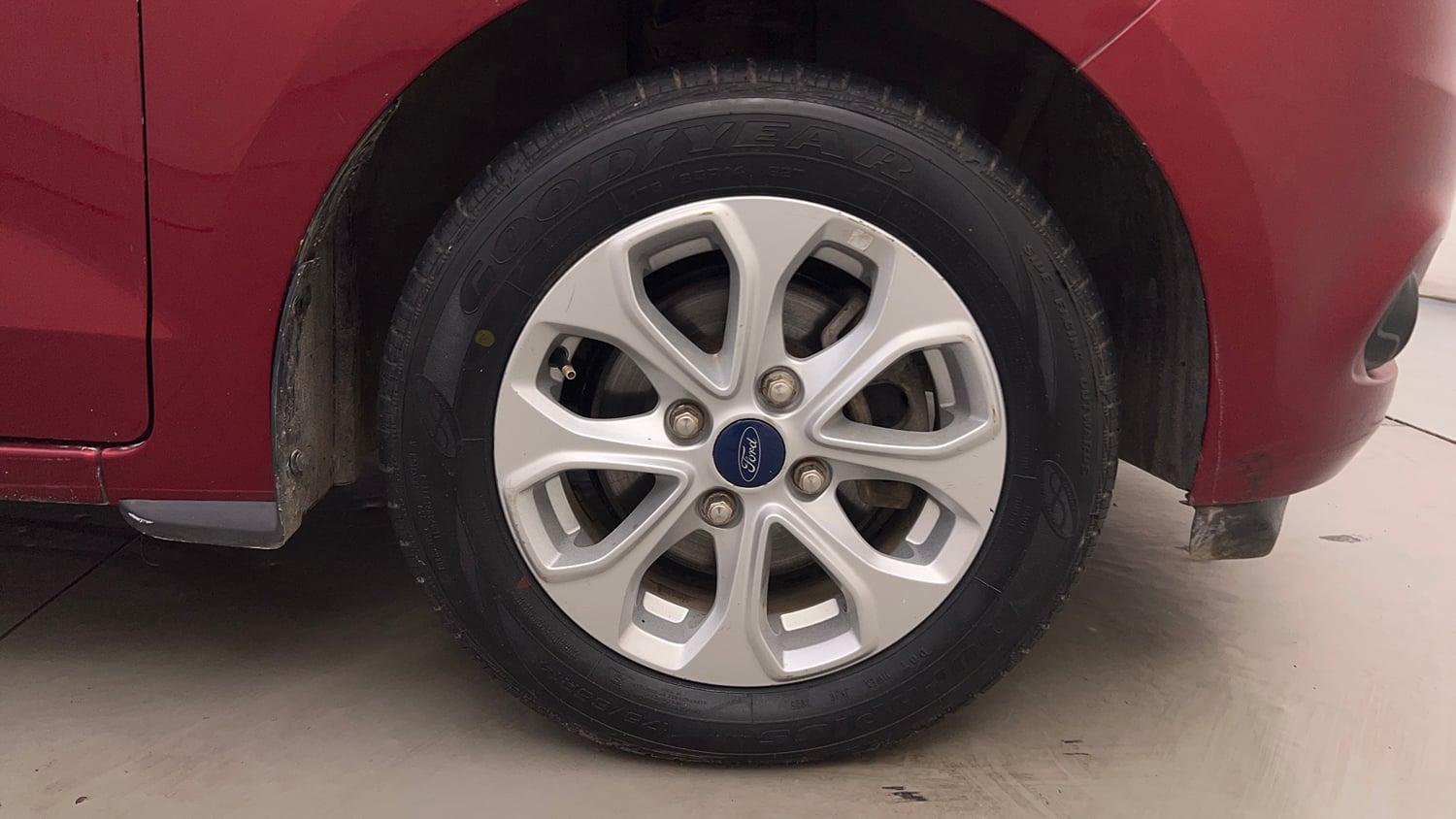Used 2016 Ford Figo Aspire Titanium1.5 TDCi Diesel Manual tyres RIGHT FRONT TYRE RIM VIEW
