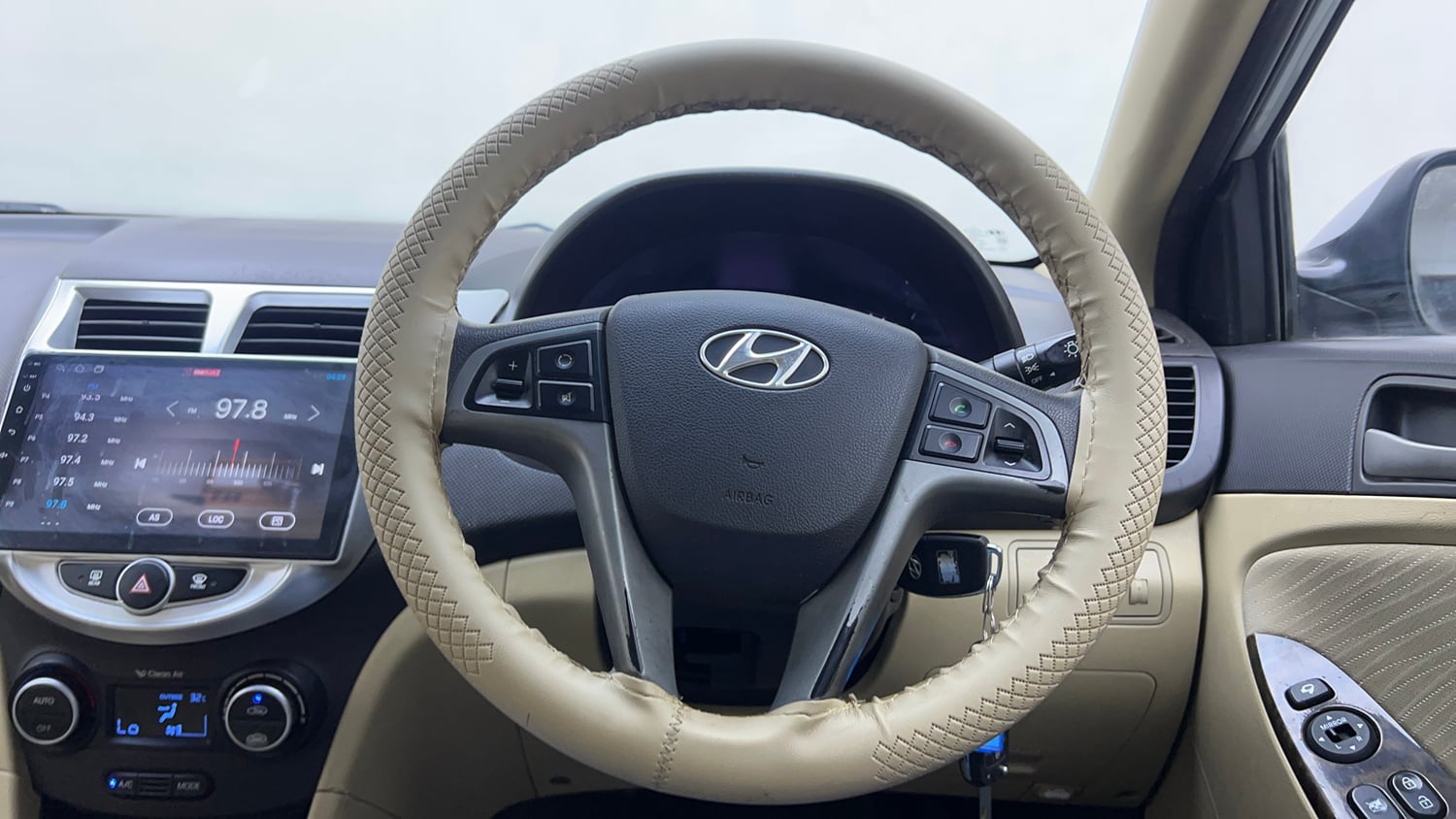 Used 2016 Hyundai Verna 1.6 VTVT SX Petrol Manual interior STEERING VIEW