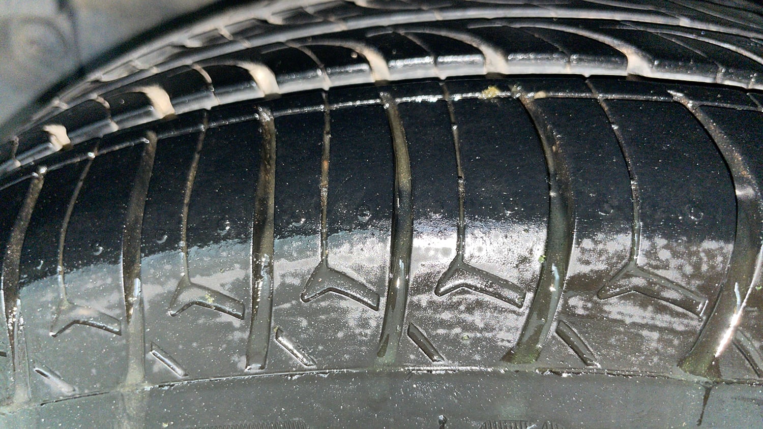 Used 2021 Hyundai Grand i10 Nios Sportz Petrol+cng(outside fitted) Cng Manual tyres RIGHT REAR TYRE TREAD VIEW