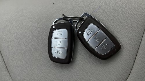 Used 2022 Hyundai Aura SX 1.2 CNG Cng Manual extra CAR KEY VIEW