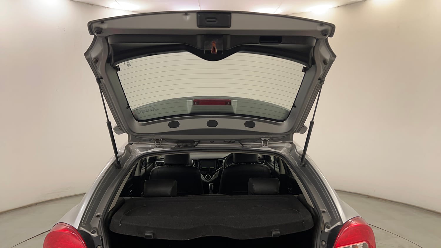 Used 2017 Maruti Suzuki Baleno Delta 1.2 AT Petrol Automatic interior DICKY DOOR OPEN VIEW