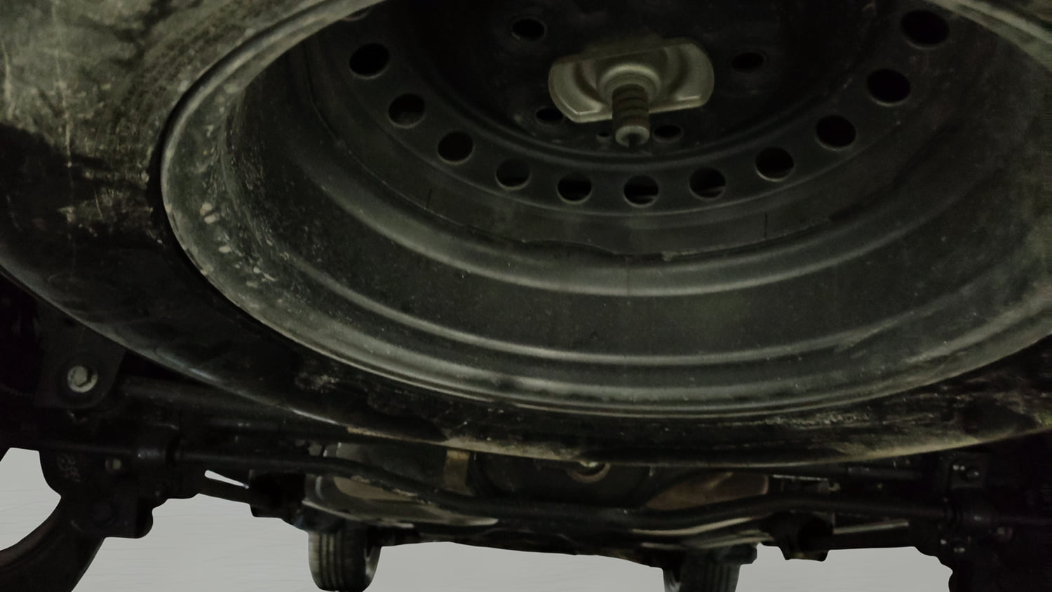 Used 2022 Mahindra Scorpio N Z8 L Petrol MT 7 STR Petrol Manual extra REAR UNDERBODY VIEW (TAKEN FROM REAR)