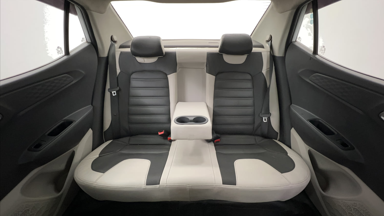 Used 2021 Hyundai Aura SX 1.2 Petrol Petrol Manual interior REAR SEAT CONDITION VIEW