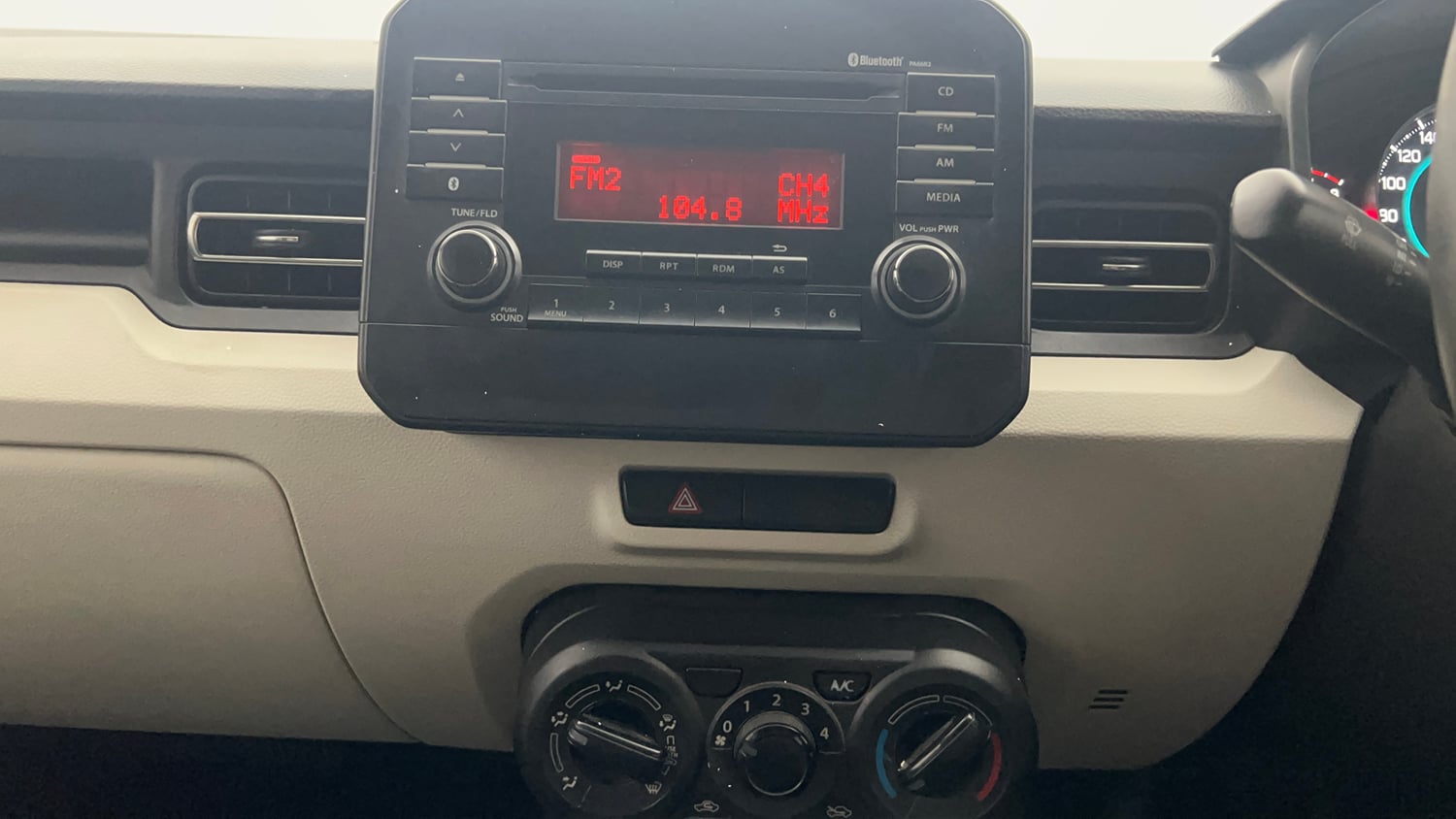 Used 2017 Maruti Suzuki Ignis Delta 1.2 MT Petrol Manual top_features Integrated (in-dash) music system