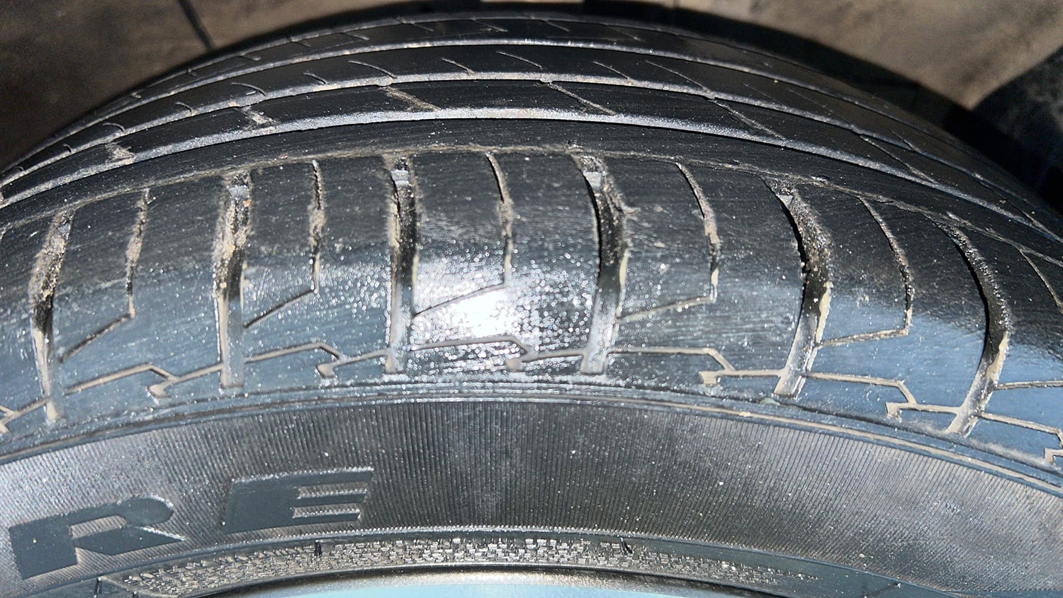 Used 2024 Hyundai Creta 1.5 MPi Petrol MT SX Tech Petrol Manual tyres RIGHT FRONT TYRE TREAD VIEW