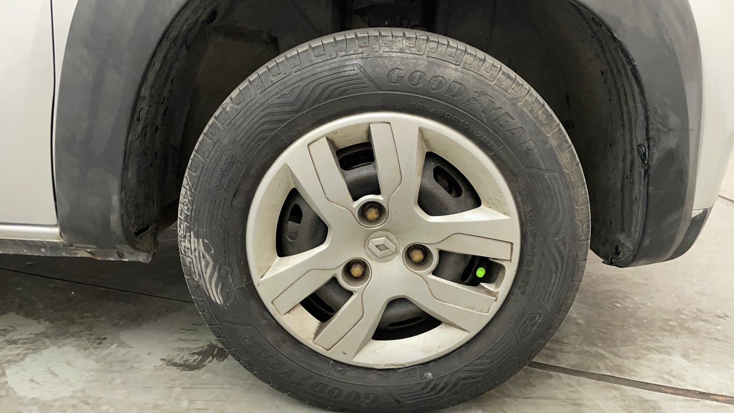 Used 2017 Renault Kwid RXT Petrol Manual tyres RIGHT FRONT TYRE RIM VIEW