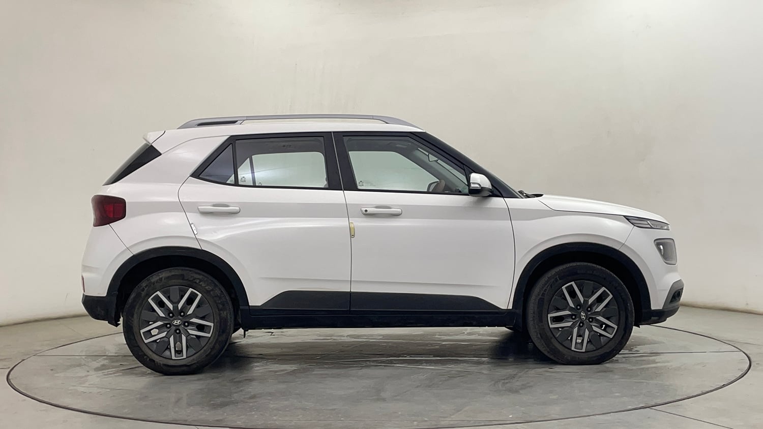 Used 2022 Hyundai Venue SX 1.5 CRDi Diesel Manual exterior RIGHT SIDE VIEW
