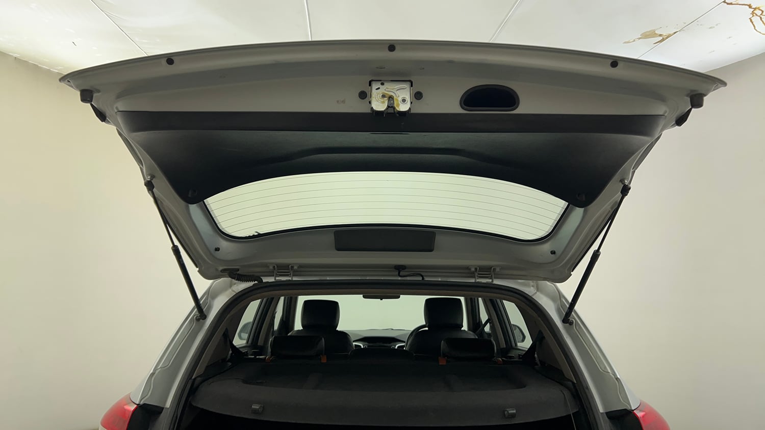 Used 2019 Hyundai Creta SX 1.6 Petrol Petrol Manual interior DICKY DOOR OPEN VIEW