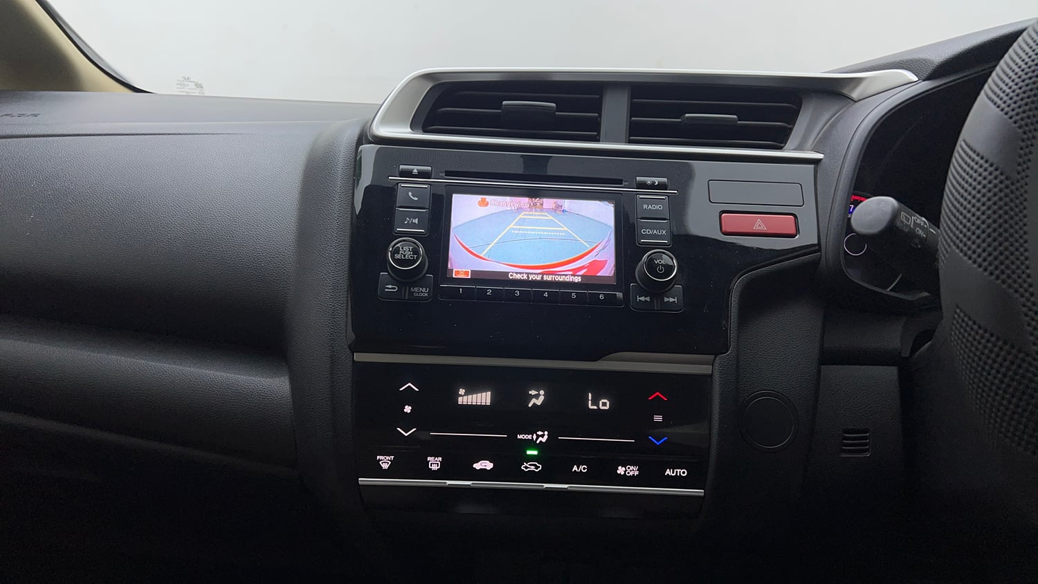 Used 2017 Honda Jazz V AT Petrol Petrol Automatic top_features Rear camera