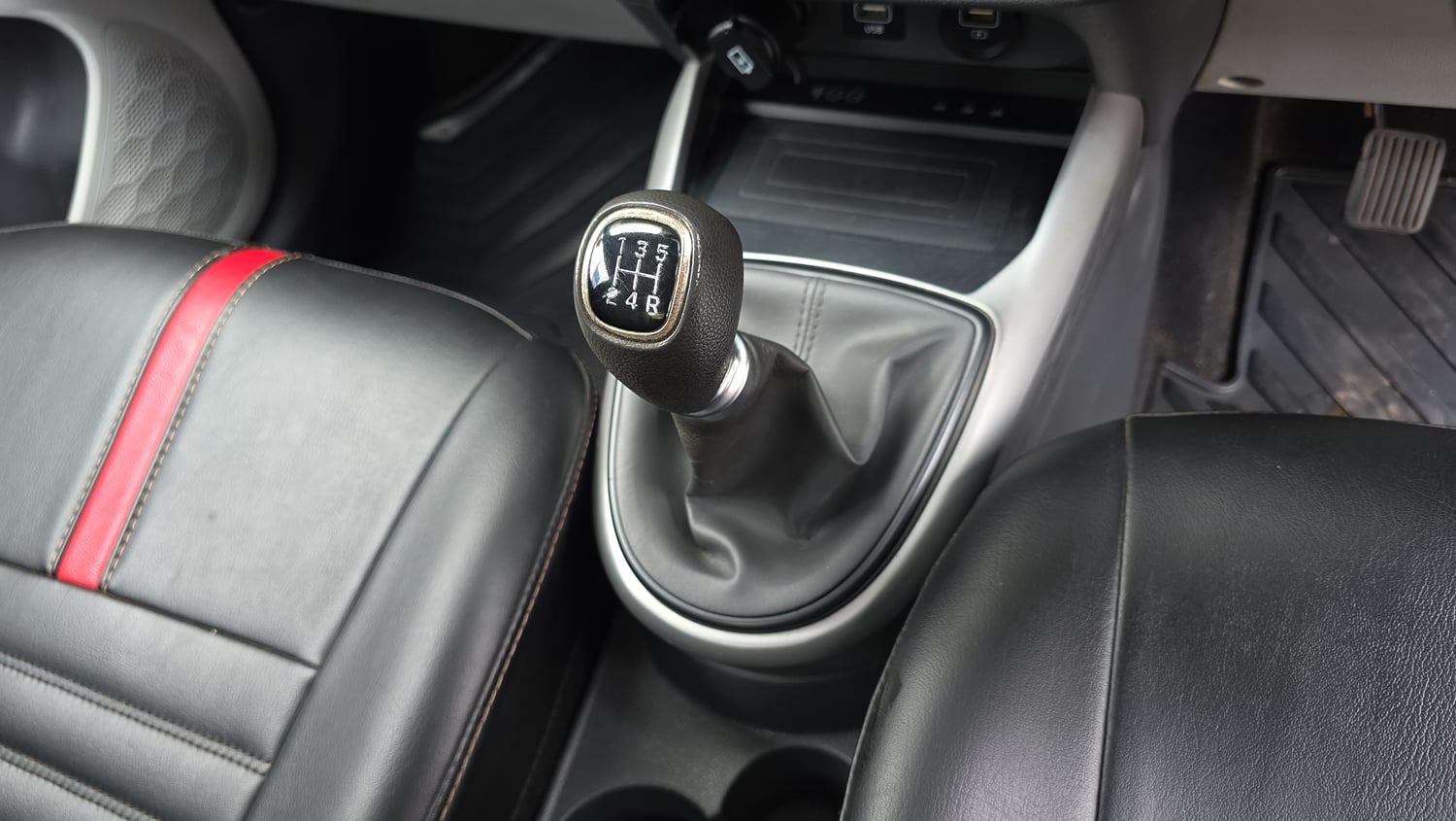 Used 2020 Hyundai Grand i10 Nios Asta 1.2 Kappa VTVT Petrol Manual interior GEAR  KNOB VIEW
