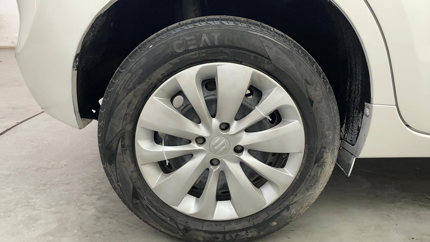 Used 2017 Maruti Suzuki Baleno Delta 1.2 Petrol Manual tyres RIGHT REAR TYRE RIM VIEW