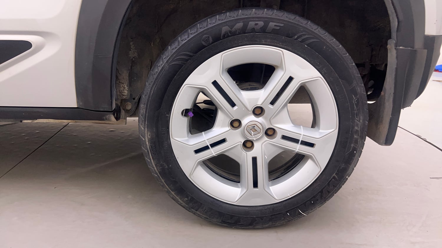 Used 2021 Renault Kiger RXT 1.0 Turbo MT Dual Tone Petrol Manual tyres LEFT REAR TYRE RIM VIEW