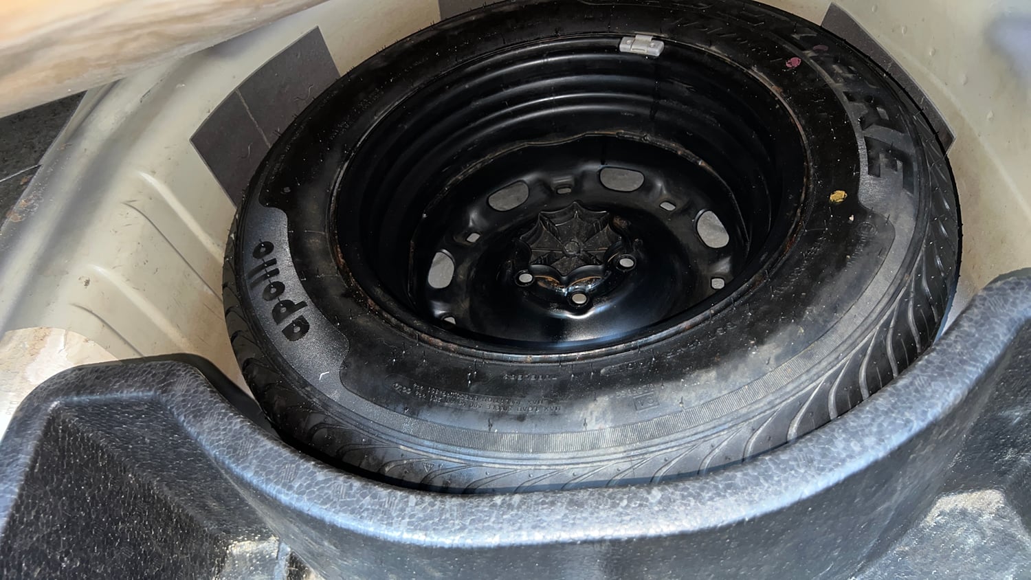 Used 2014 Volkswagen Vento Highline Petrol Petrol Manual tyres SPARE TYRE VIEW