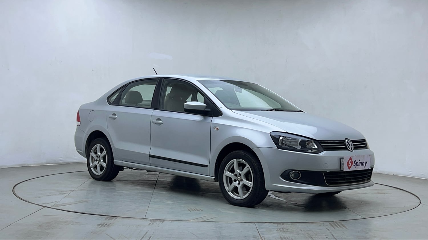 Used 2014 Volkswagen Vento Highline Petrol Petrol Manual exterior RIGHT FRONT CORNER VIEW