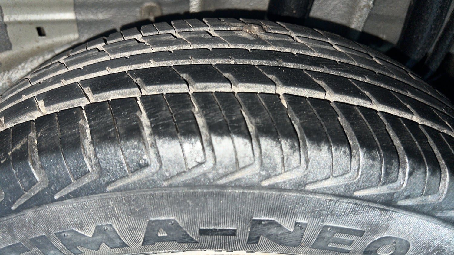 Used 2018 Tata Tiago Revotron XE Petrol Manual tyres LEFT REAR TYRE TREAD VIEW