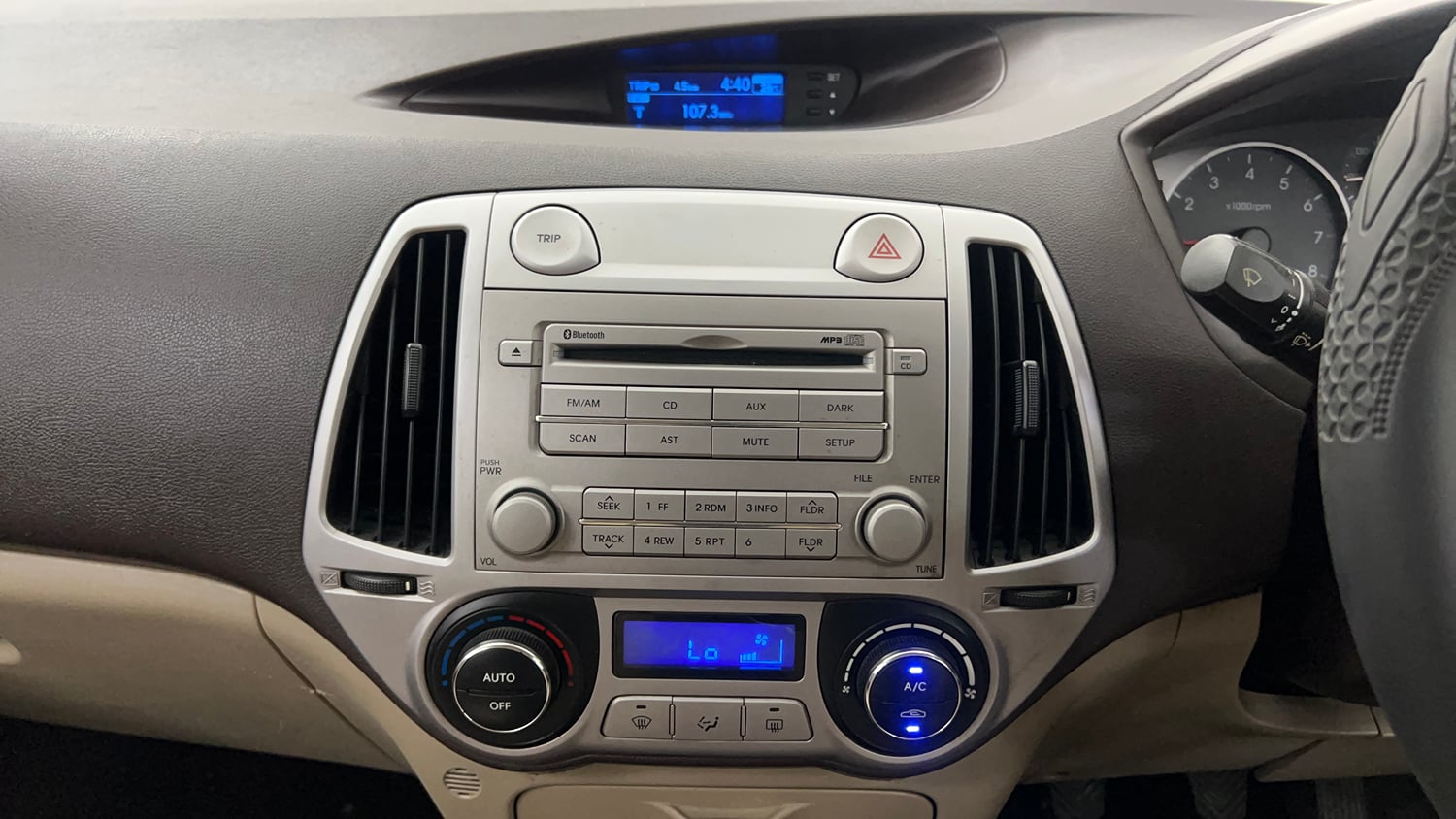Used 2012 Hyundai i20 Sportz 1.2 BS-IV Petrol Manual interior MUSIC SYSTEM & AC CONTROL VIEW