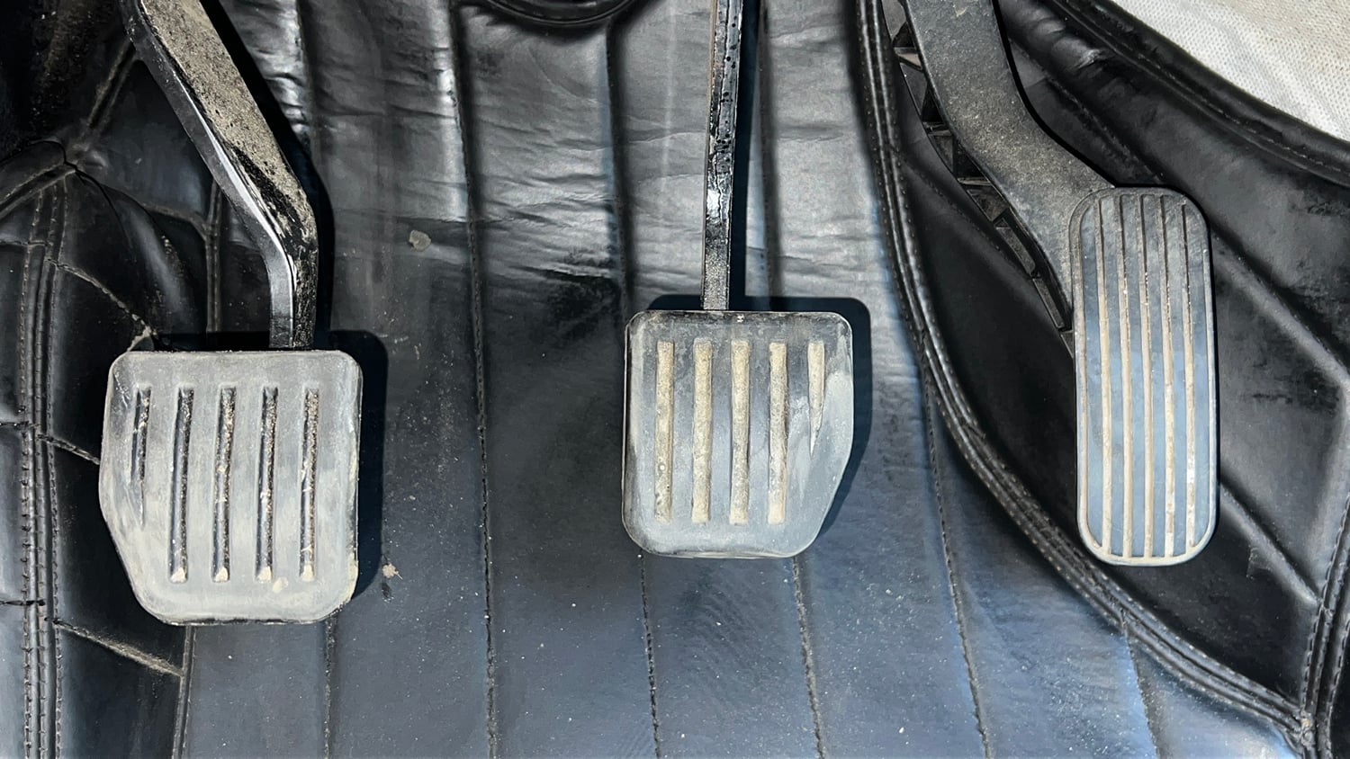 Used 2022 Tata Harrier XT Diesel Manual interior PEDALS VIEW
