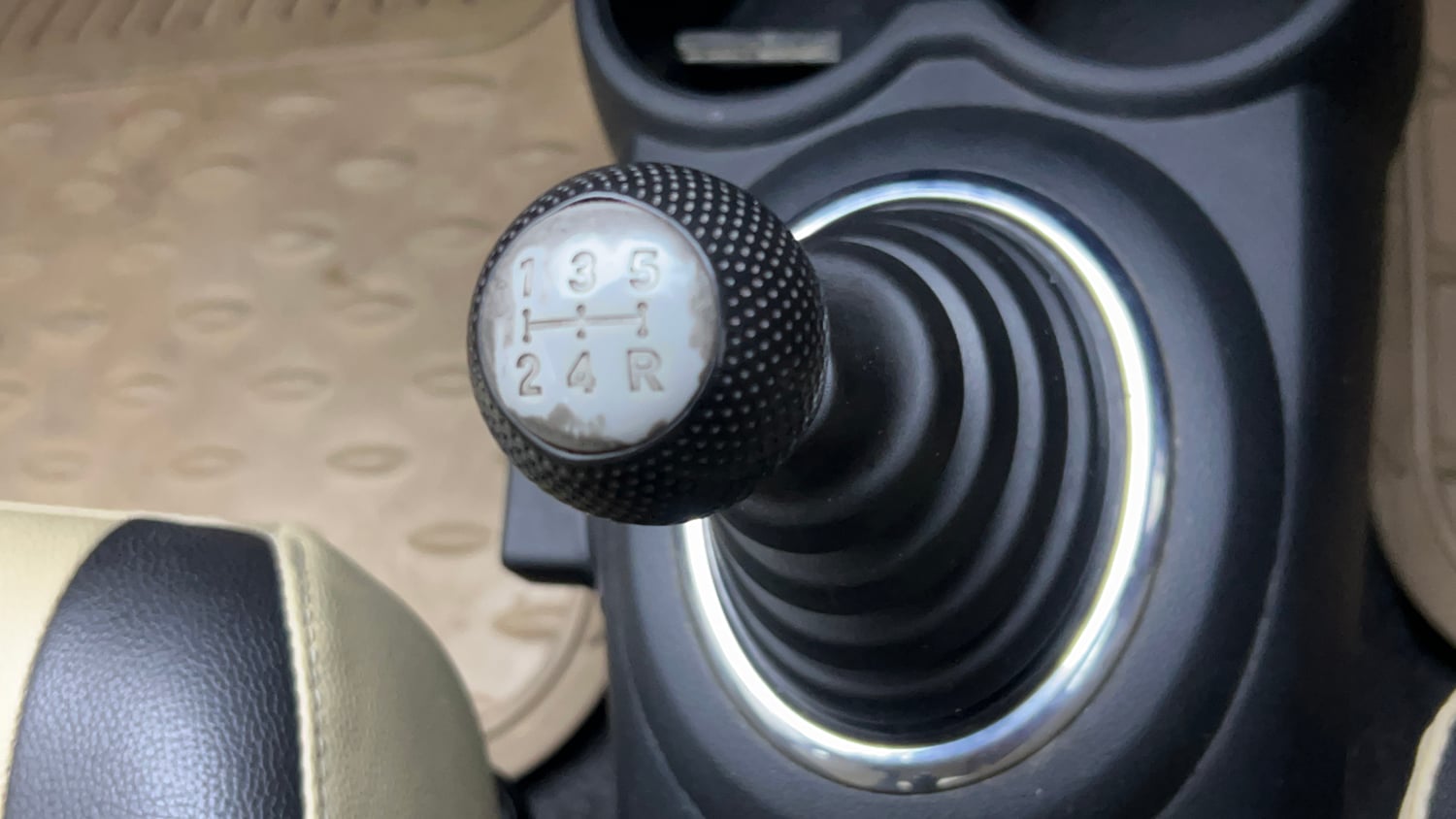 Used 2016 Honda Brio S MT Petrol Manual interior GEAR  KNOB VIEW