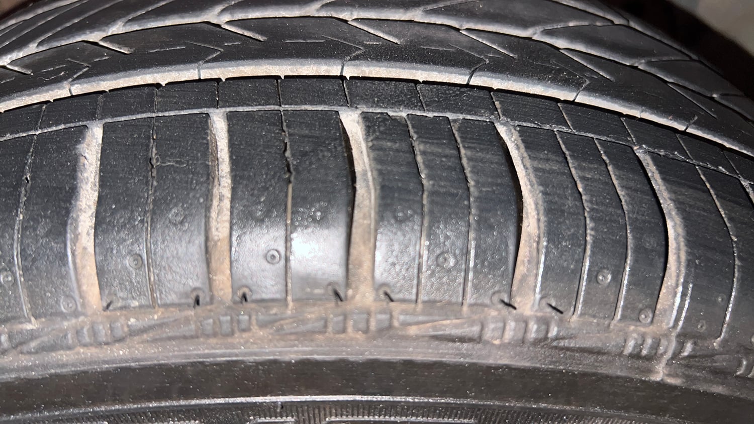 Used 2016 Ford Figo Aspire Titanium1.5 TDCi Diesel Manual tyres RIGHT FRONT TYRE TREAD VIEW
