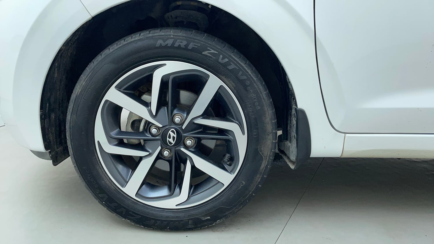 Used 2022 Hyundai Grand i10 Nios Asta AMT 1.2 Kappa VTVT Petrol Automatic tyres LEFT FRONT TYRE RIM VIEW