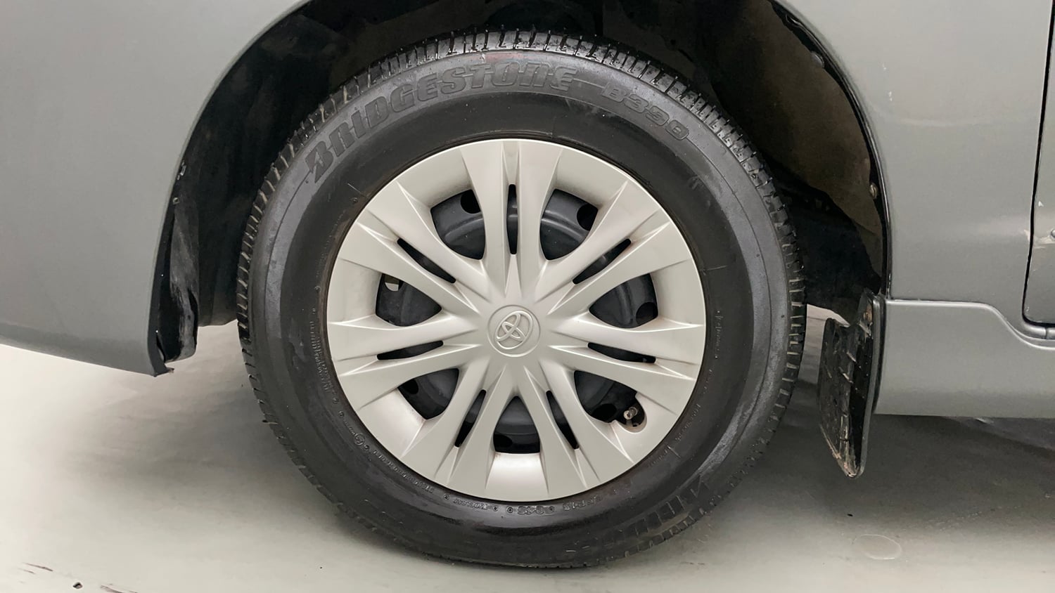 Used 2013 Toyota Innova 2.5 GX 8 STR BS-III Diesel Manual tyres LEFT FRONT TYRE RIM VIEW