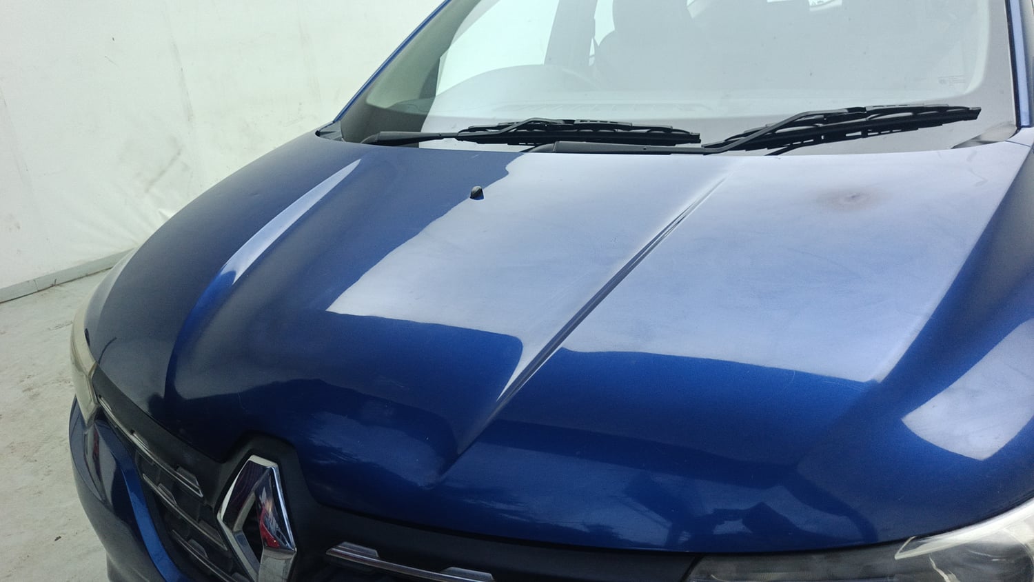 Used 2020 Renault Triber RXZ Petrol Manual dents MINOR DENT