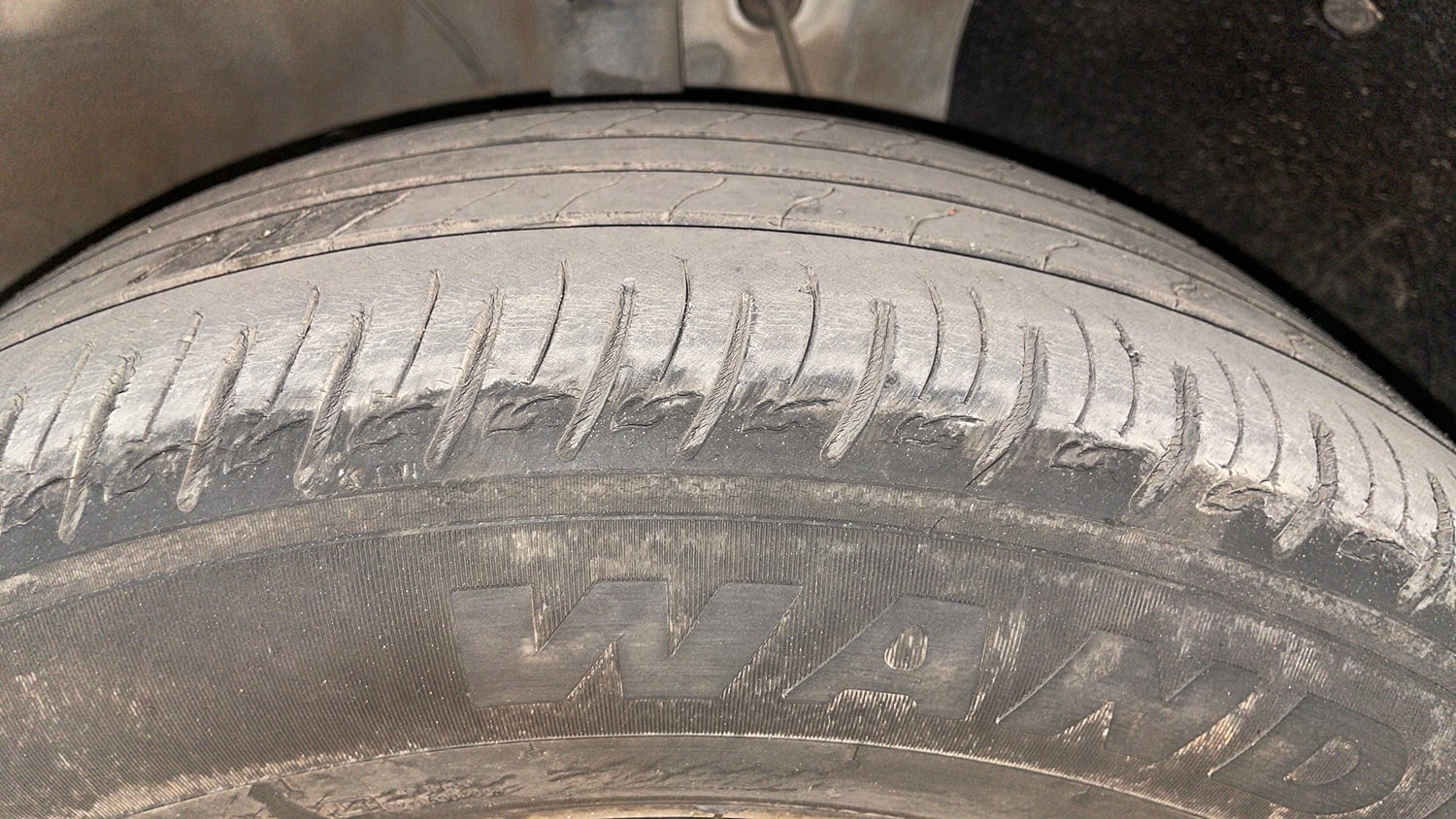 Used 2022 Hyundai Venue SX 1.5 CRDi Diesel Manual tyres RIGHT FRONT TYRE TREAD VIEW