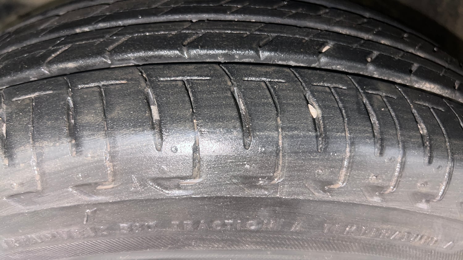 Used 2024 Maruti Suzuki Ignis Zeta 1.2 AMT Petrol Automatic tyres LEFT FRONT TYRE TREAD VIEW