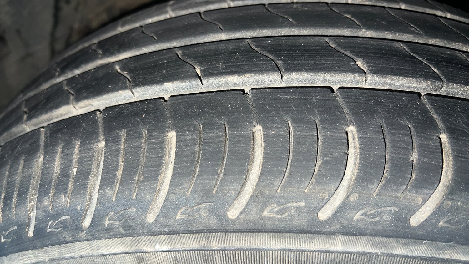 Used 2018 Maruti Suzuki Baleno Delta 1.3 Diesel Manual tyres RIGHT FRONT TYRE TREAD VIEW