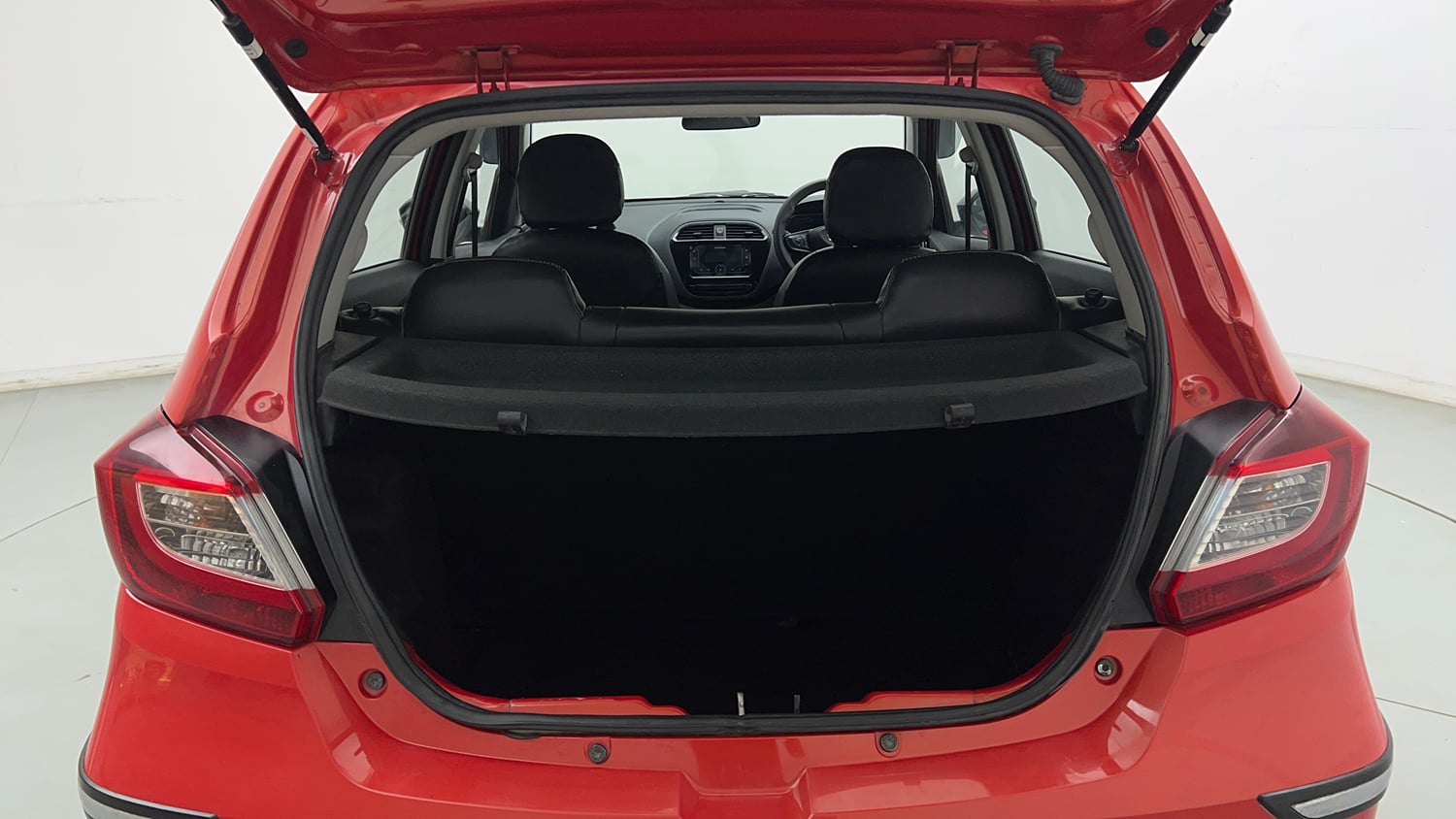 Used 2022 Tata Tiago XT Petrol Manual interior DICKY INSIDE VIEW