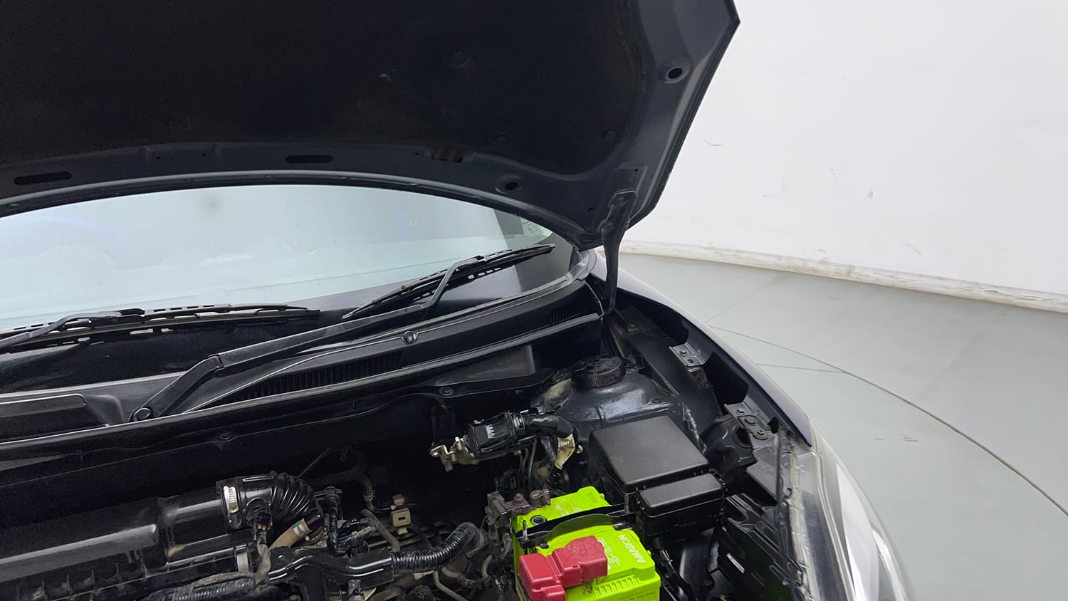 Used 2019 Maruti Suzuki Swift ZXi Plus Petrol Manual engine ENGINE LEFT SIDE HINGE & APRON VIEW