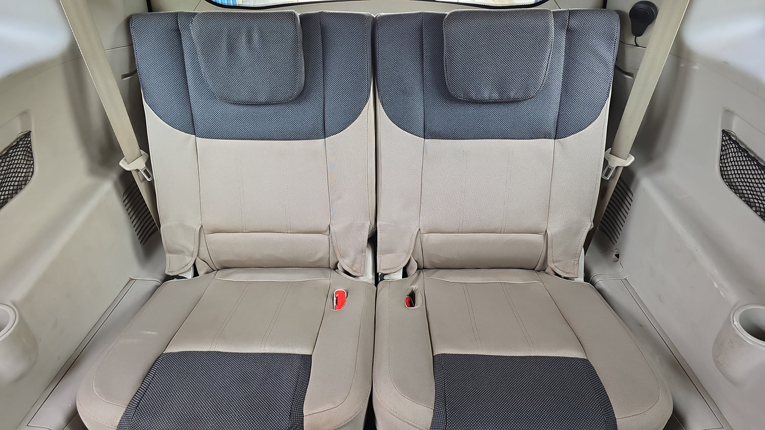 Used 2017 Mahindra XUV500 W4 Diesel Manual interior THIRD ROW SEAT