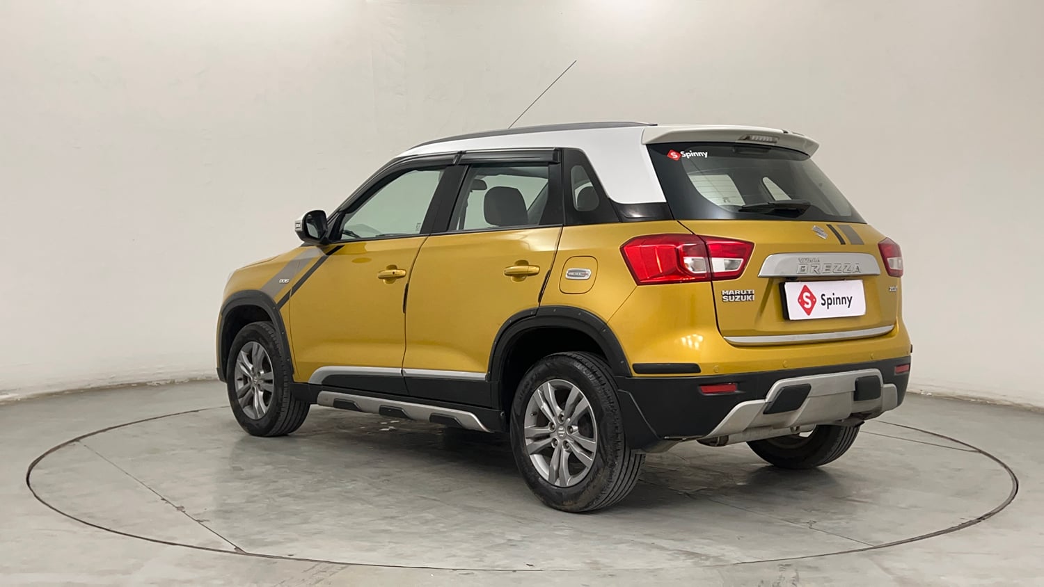 Used 2016 Maruti Suzuki Vitara Brezza ZDi+ Dual Tone Diesel Manual exterior LEFT REAR CORNER VIEW