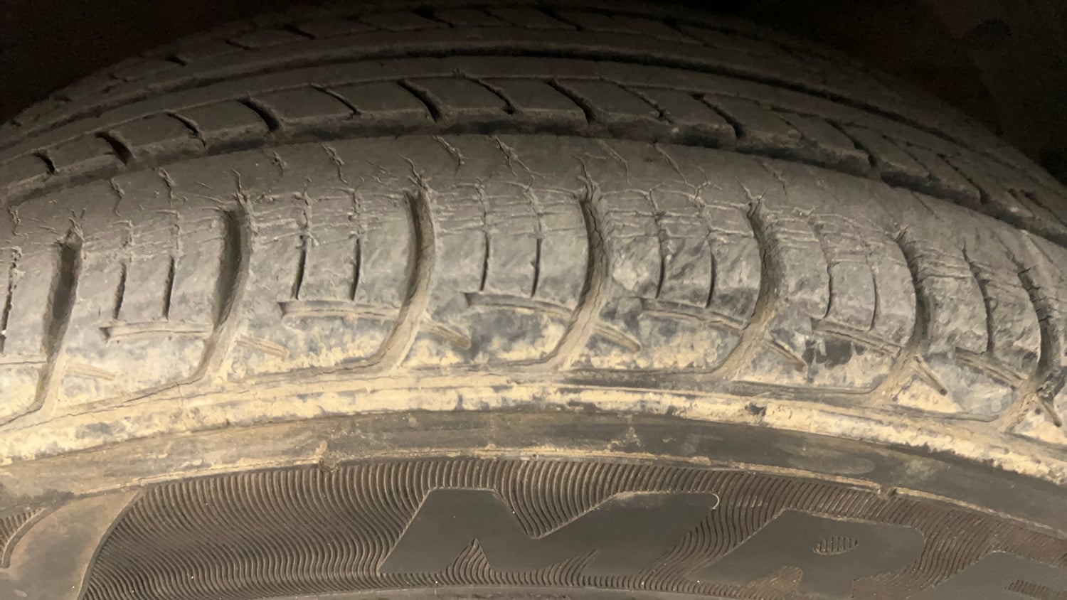 Used 2017 Maruti Suzuki Baleno Delta 1.2 AT Petrol Automatic tyres RIGHT FRONT TYRE TREAD VIEW