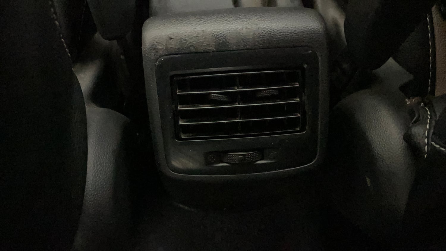 Used 2019 Hyundai Grand i10 Magna 1.2 Kappa VTVT Petrol Manual top_features 2nd row AC vent