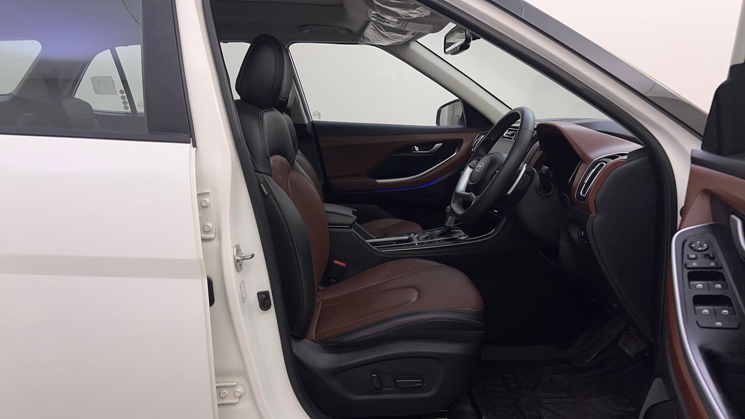 Used 2022 Hyundai Alcazar Signature (O) 6 STR 1.5 Diesel AT Diesel Automatic interior RIGHT SIDE FRONT DOOR CABIN VIEW