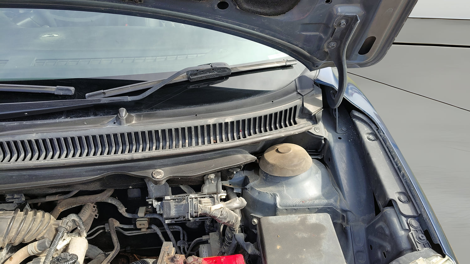 Used 2018 Maruti Suzuki Baleno Delta 1.2 Petrol Manual engine ENGINE LEFT SIDE HINGE & APRON VIEW