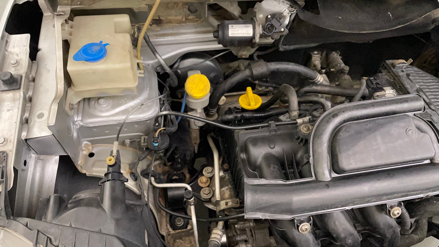 Used 2017 Renault Kwid RXT Petrol Manual engine ENGINE RIGHT SIDE VIEW