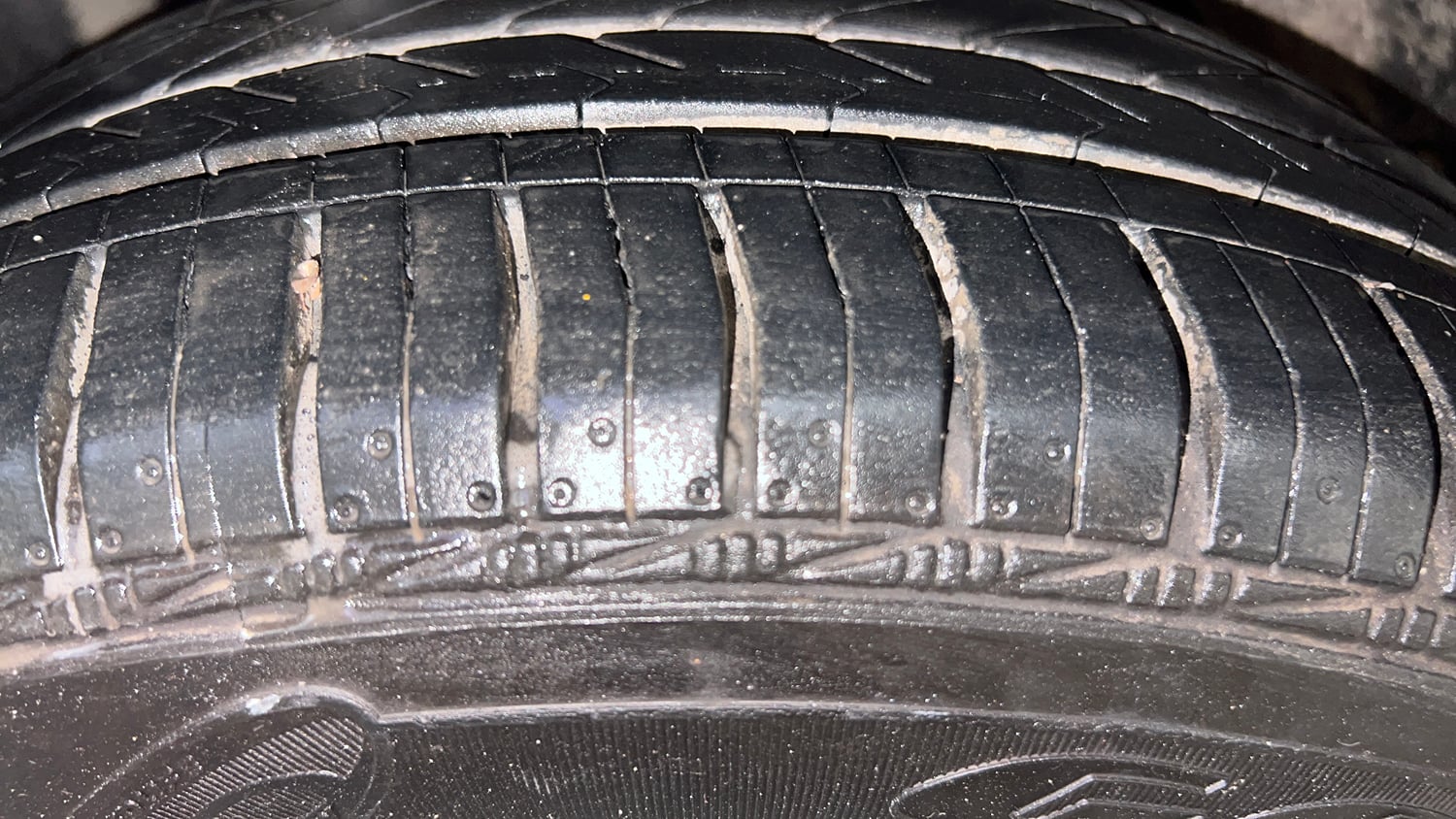 Used 2016 Ford Figo Aspire Titanium1.5 TDCi Diesel Manual tyres RIGHT REAR TYRE TREAD VIEW