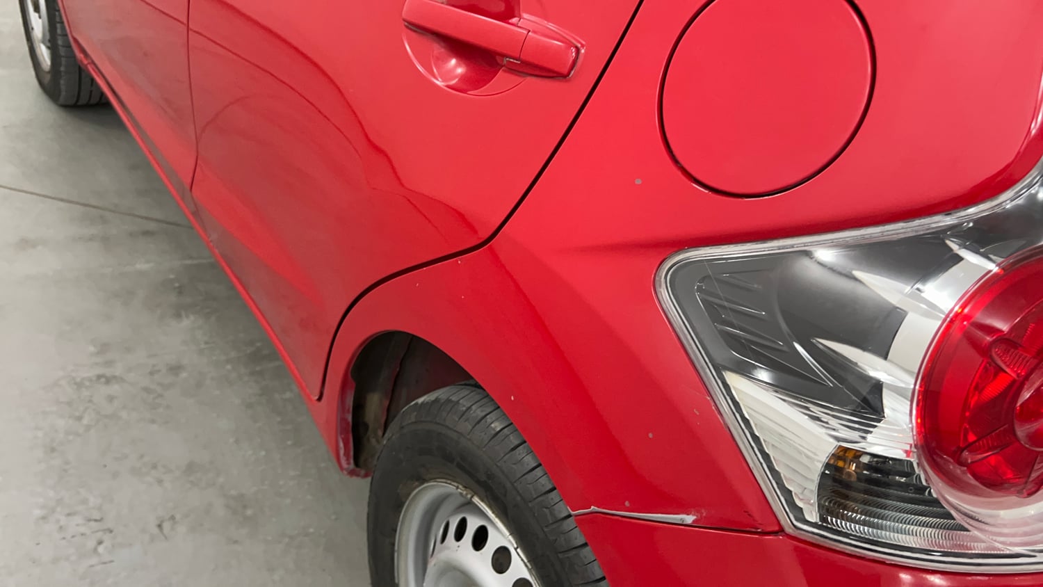 Used 2014 Honda Brio EX MT Petrol Manual dents MINOR SCRATCH